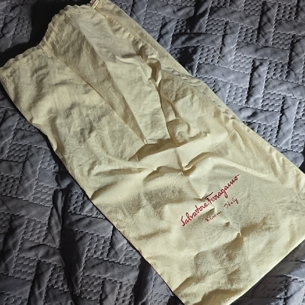 💚5/$20💚Salvatore Ferragamo Cream Drawstring Dust Bag with Red Logo